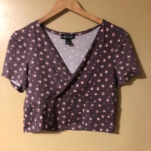 Cropped Floral Short Sleeve V-neck Top by Pretty Tiny Tops Size XL